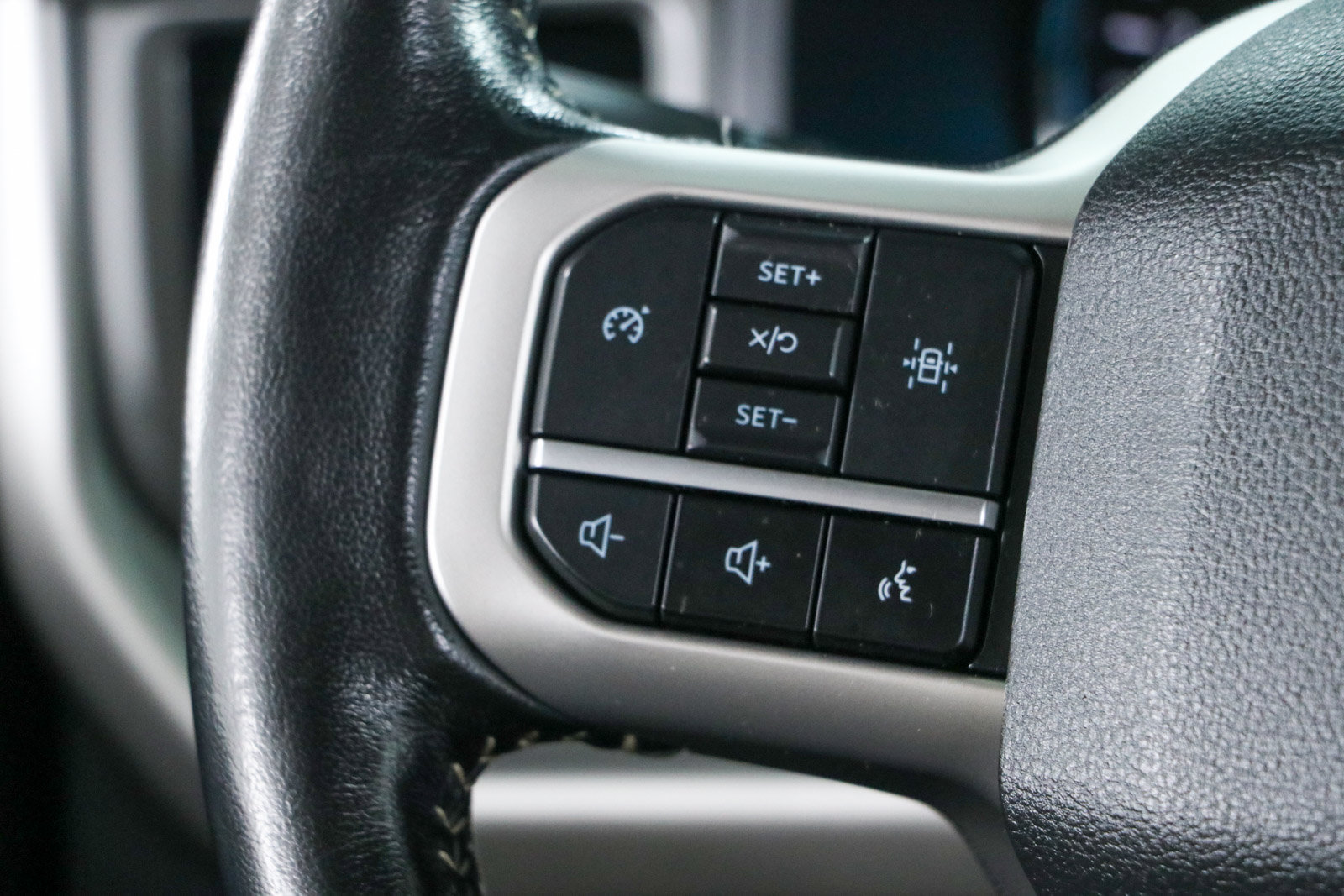 Used 2024 Ford Expedition XLT RWD image 14
