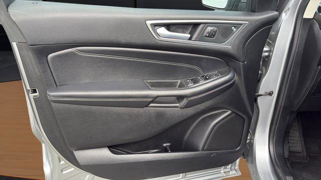 Used 2024 Ford Edge Titanium image 7