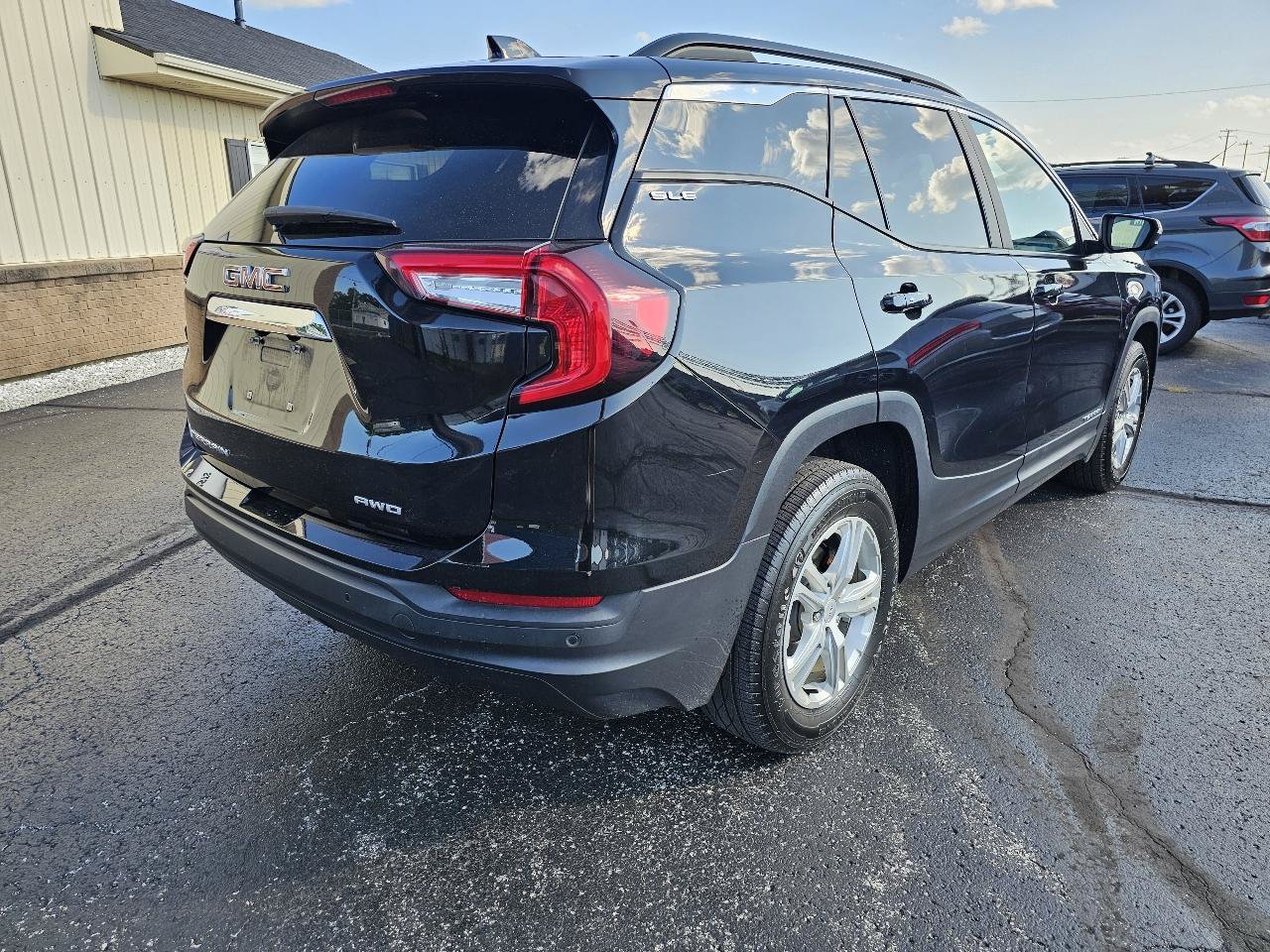 Used 2023 GMC Terrain SLE w/ Driver Convenience Package AWD/4WD image 31