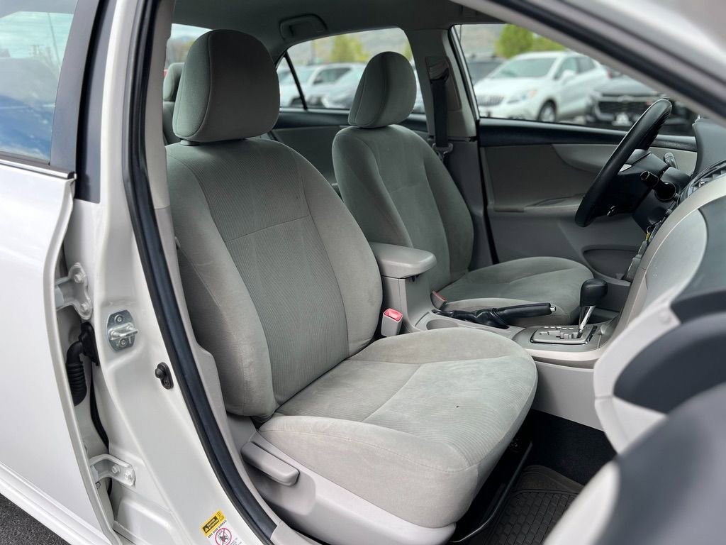 Used 2013 Toyota Corolla LE image 19