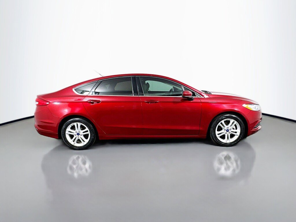 Used 2018 Ford Fusion SE image 6