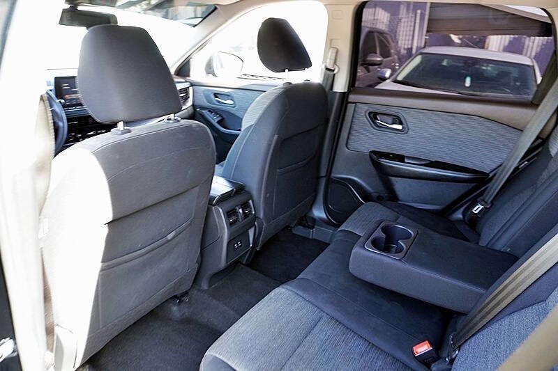 Used 2021 Nissan Rogue SV image 18