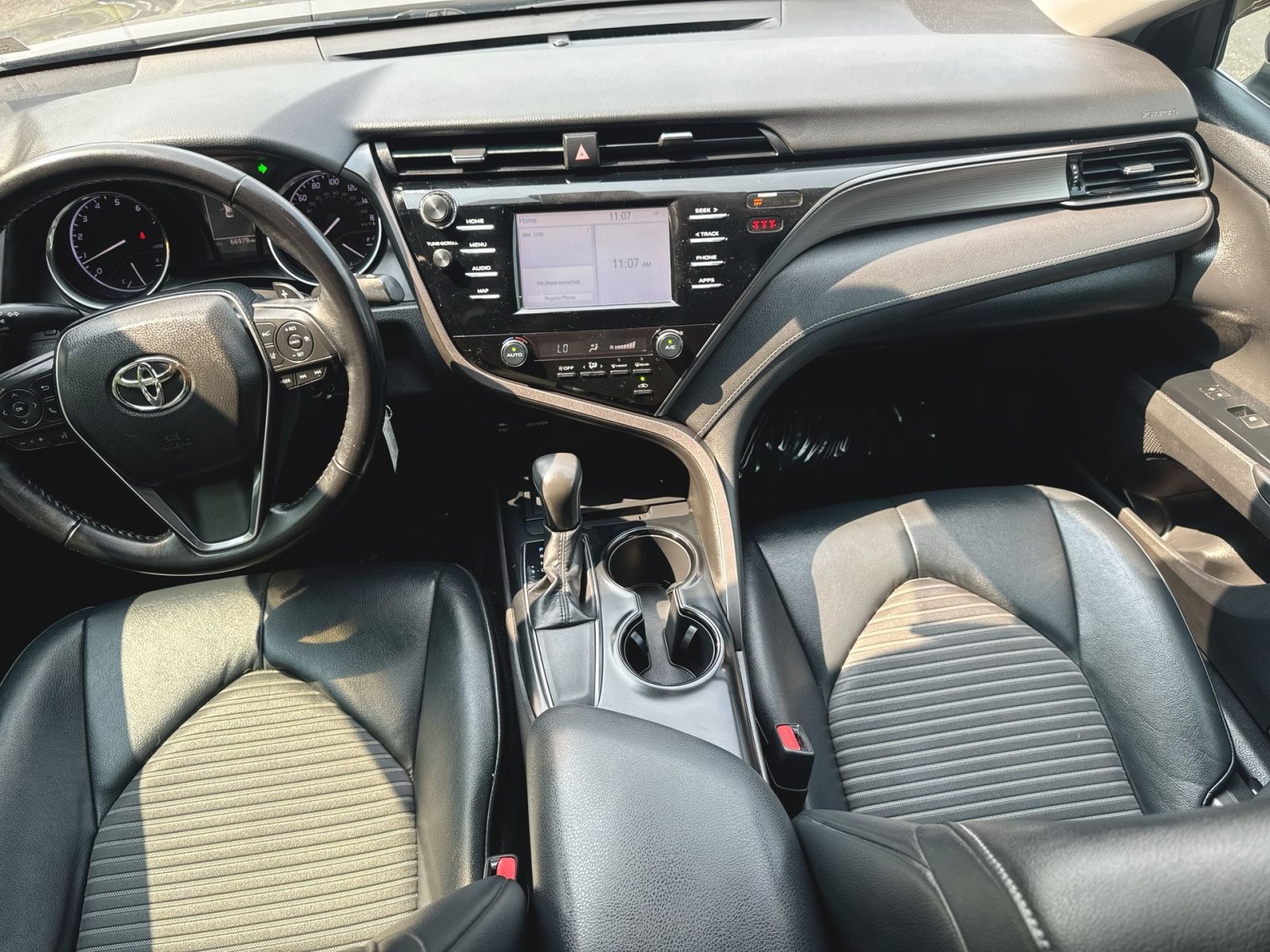 Used 2019 Toyota Camry SE FWD image 12