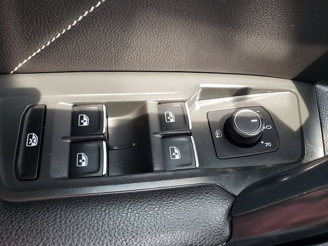 Used 2024 Volkswagen Tiguan SE AWD/4WD image 29