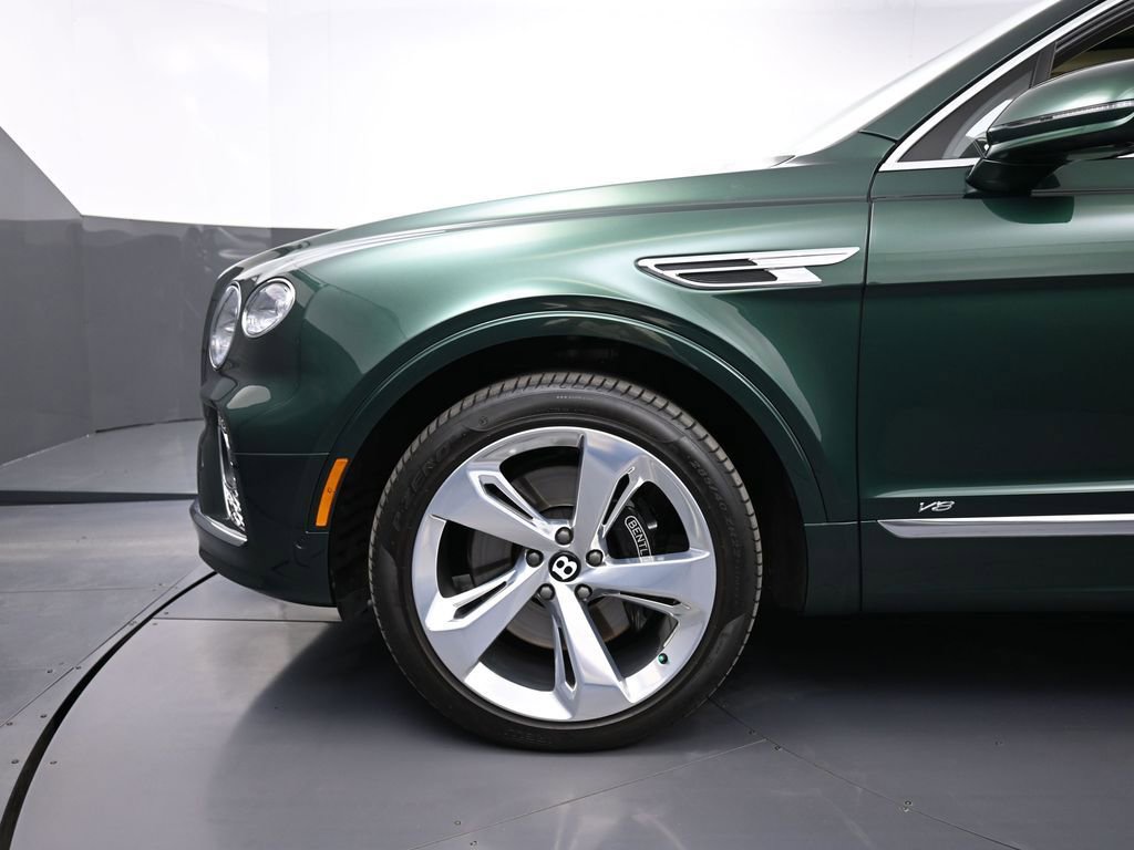 Used 2022 Bentley Bentayga AWD/4WD image 12