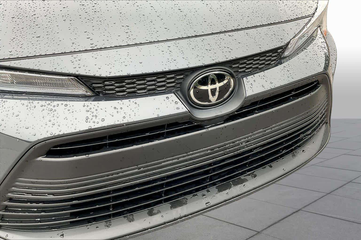 Used 2025 Toyota Corolla LE w/ Convenience Package FWD image 29