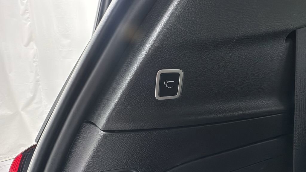 Used 2024 Chrysler Pacifica Select image 20