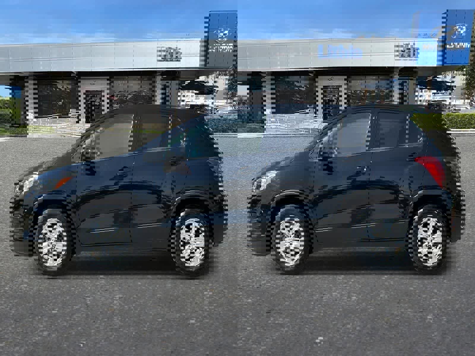 Used 2020 Chevrolet Trax LS w/ Tint and Cruise Package image 6