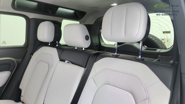 Used 2025 Land Rover Defender 110 X image 29