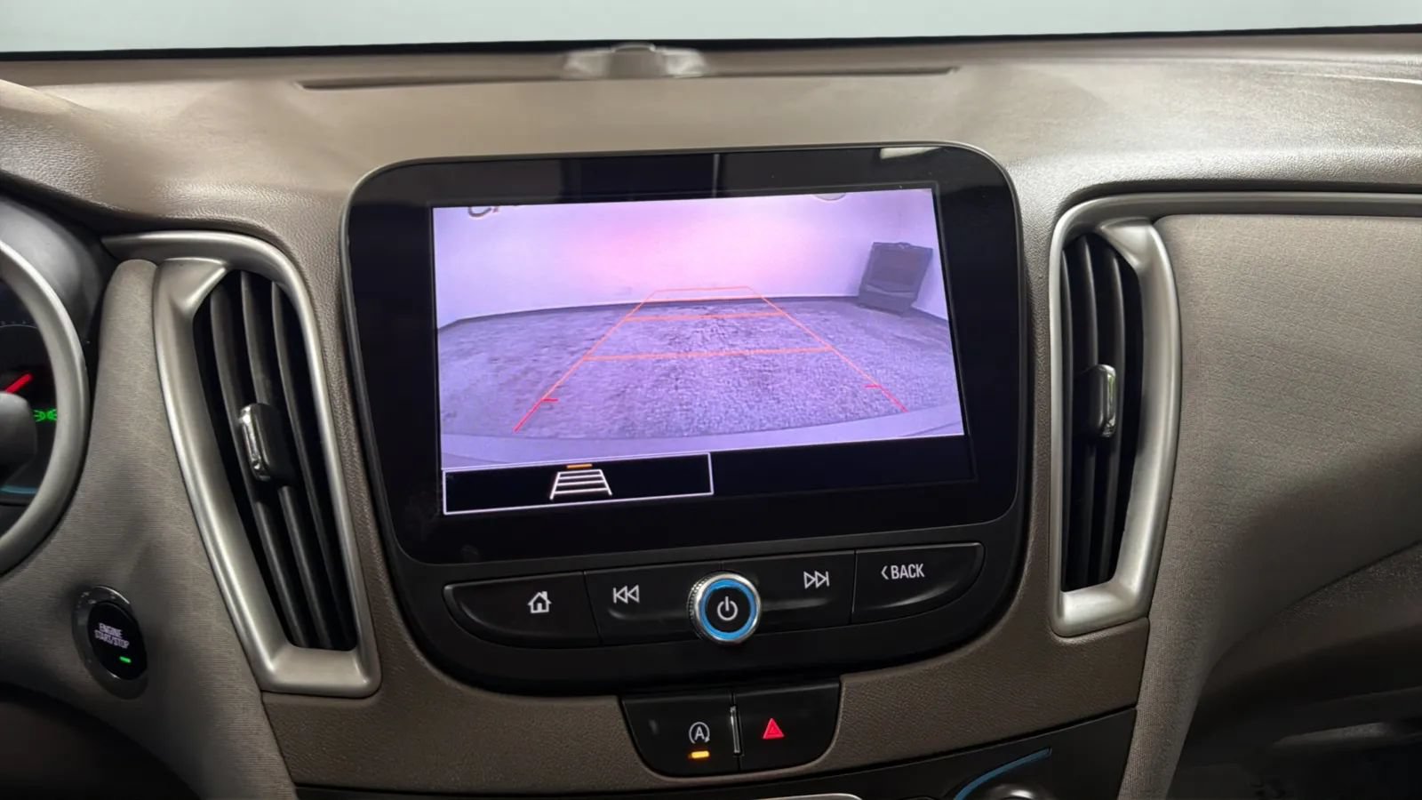 Used 2022 Chevrolet Malibu LT FWD image 14