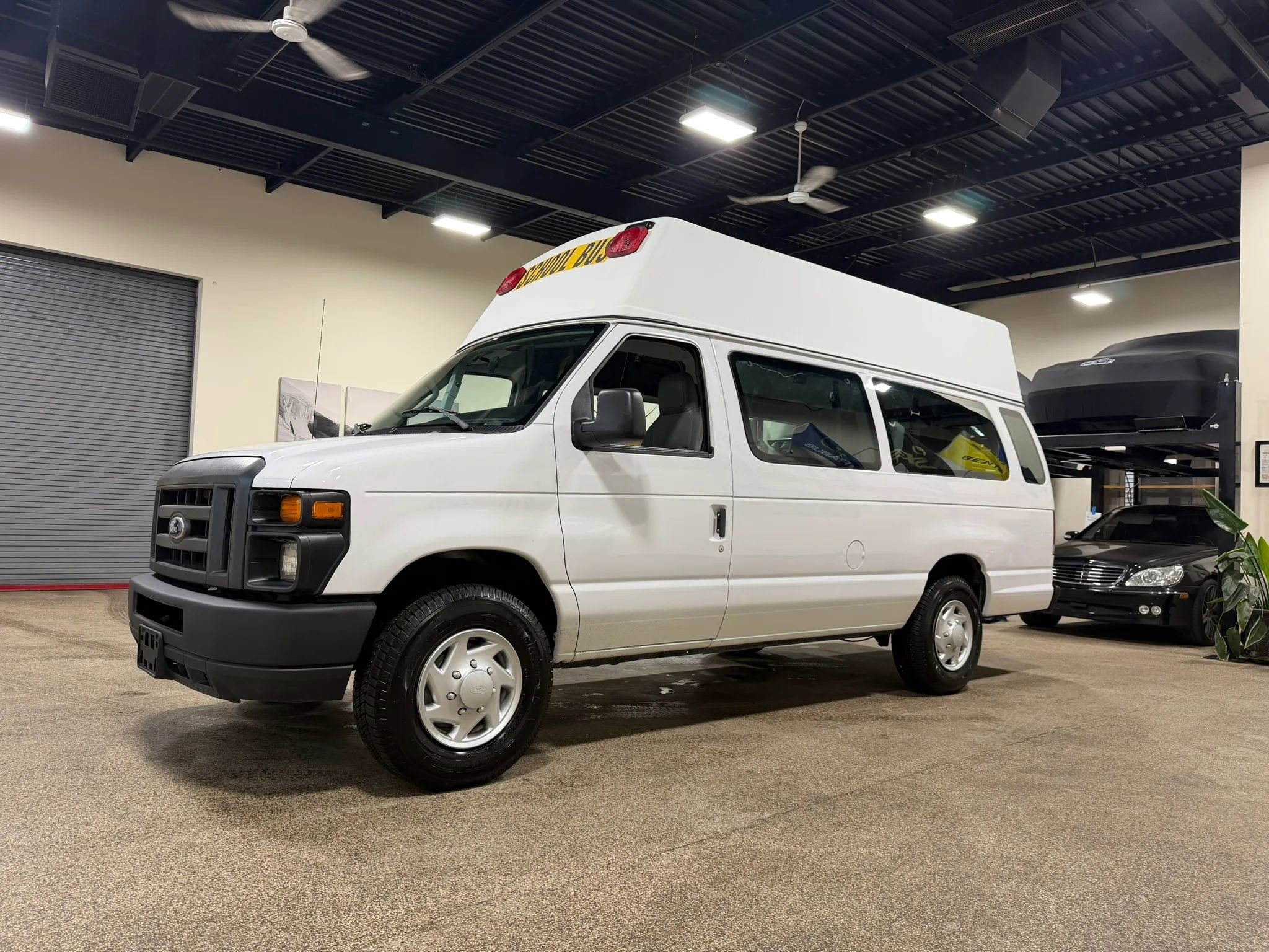 Used 2014 Ford E-250 and Econoline 250 Extended w/ Power Group RWD image 2