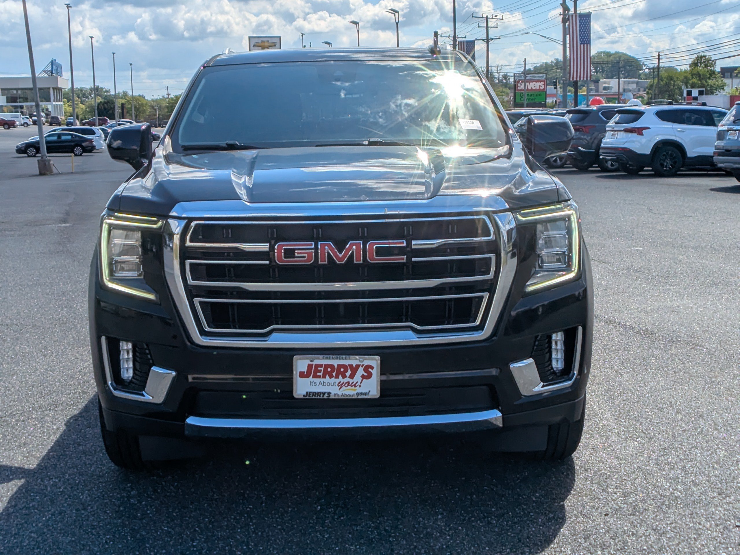 Used 2023 GMC Yukon SLT AWD/4WD image 4