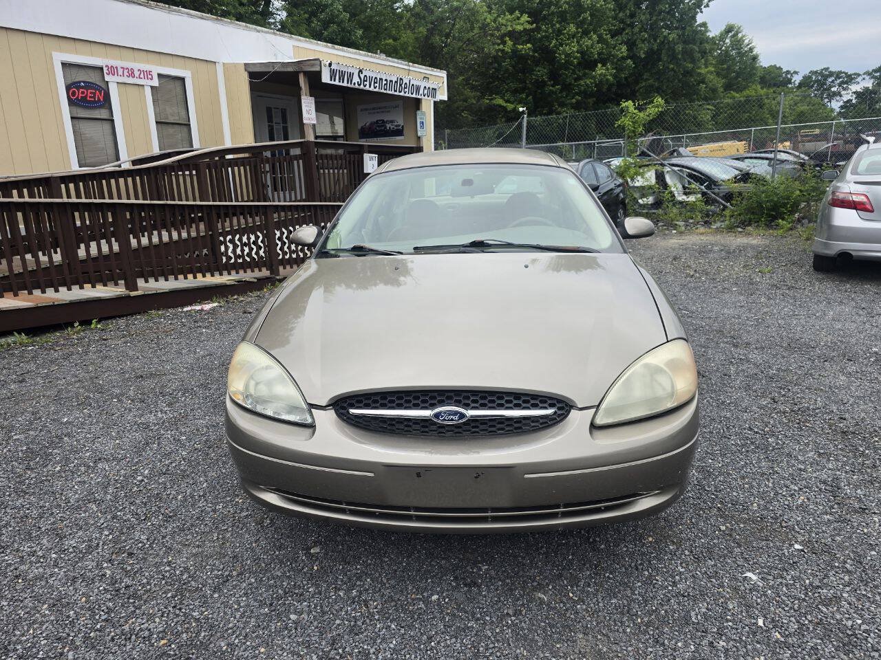 Used 2003 Ford Taurus SES FWD image 4