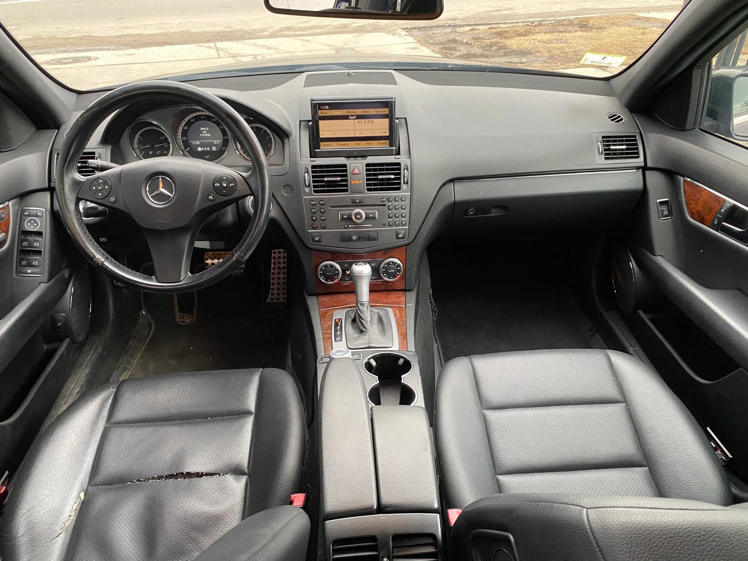 Used 2011 Mercedes-Benz C 300 4MATIC Sedan image 4