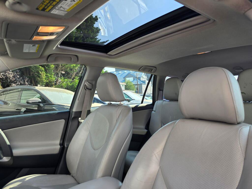 Used 2011 Toyota RAV4 Limited AWD/4WD image 21