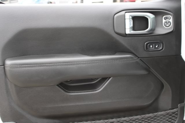 Used 2022 Jeep Wrangler Unlimited Sahara AWD/4WD image 10