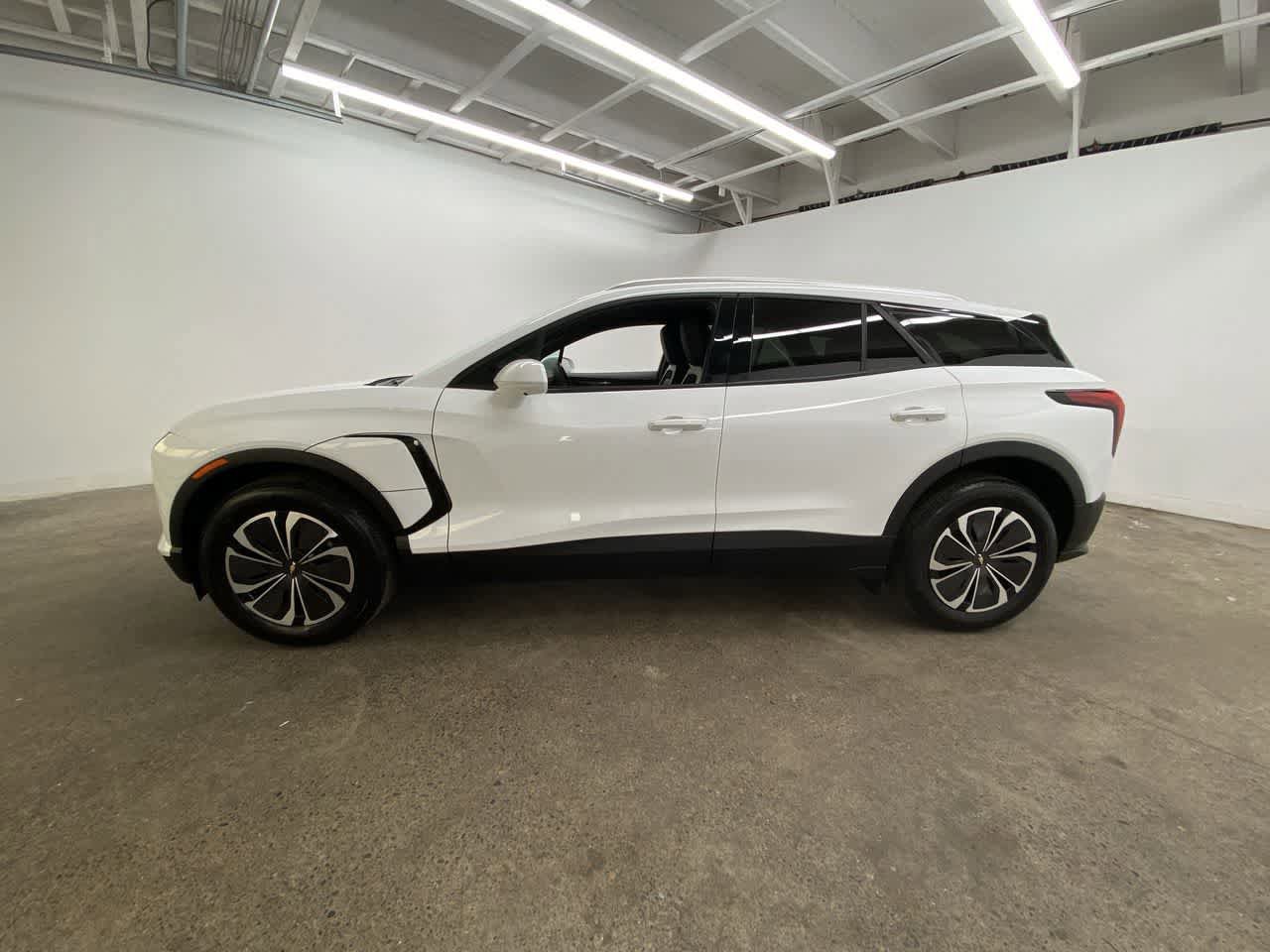 Used 2024 Chevrolet Blazer EV LT AWD/4WD image 3