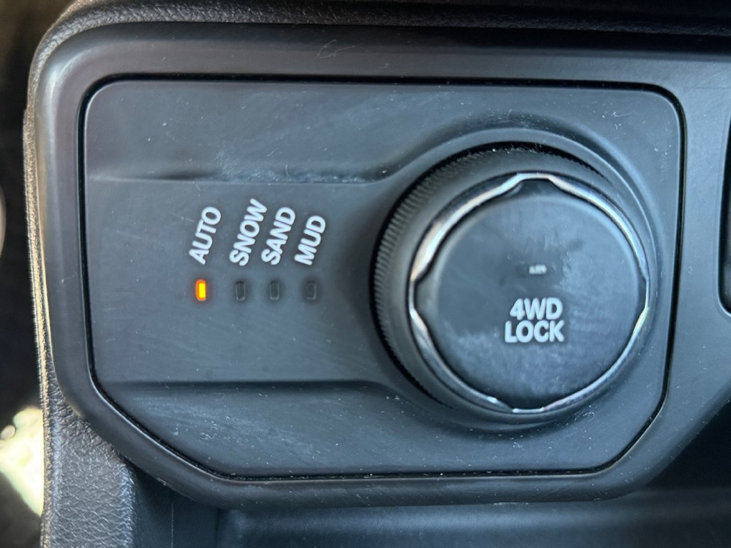Used 2023 Jeep Renegade Latitude AWD/4WD image 26