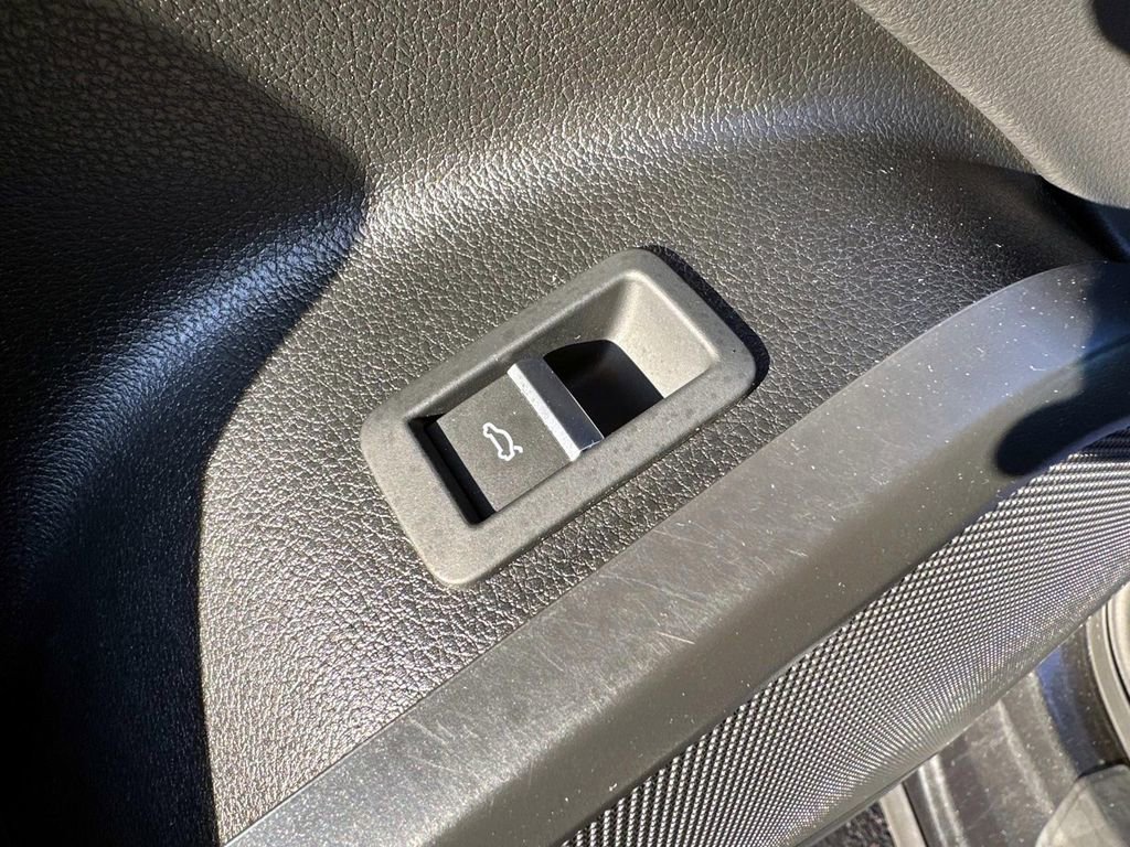 Used 2023 Audi Q5 2.0T Premium w/ Convenience Package image 12