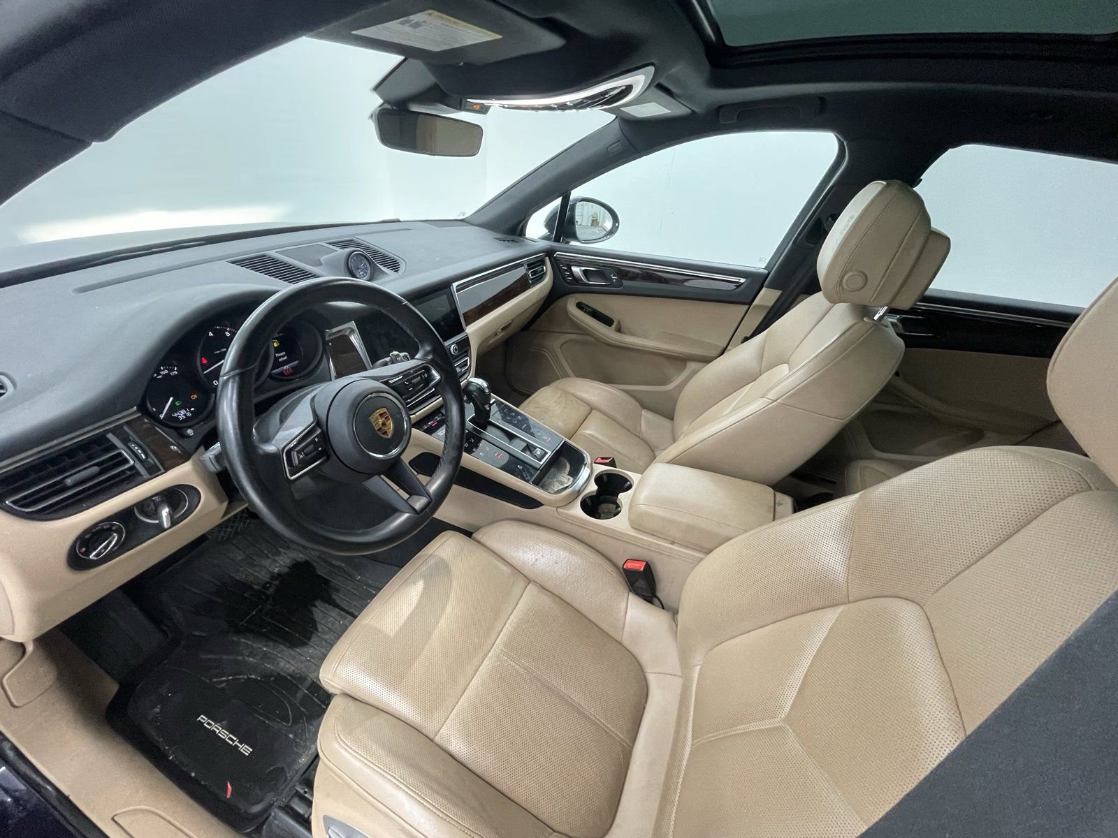 Certified 2023 Porsche Macan Turbo image 5