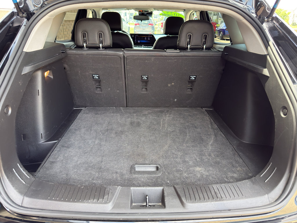 Used 2025 Chevrolet Trax LT FWD image 33