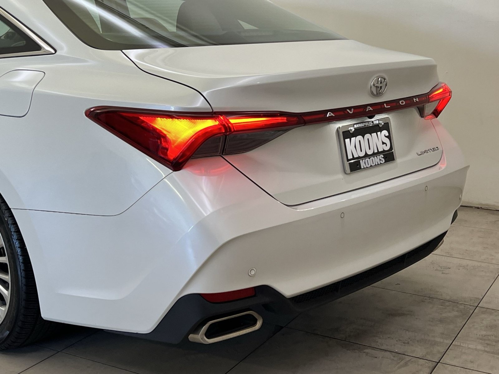 Used 2020 Toyota Avalon Limited w/ Advanced Safety Package FWD image 30
