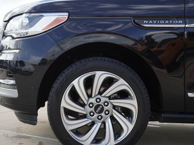 Used 2023 Lincoln Navigator Reserve AWD/4WD image 5