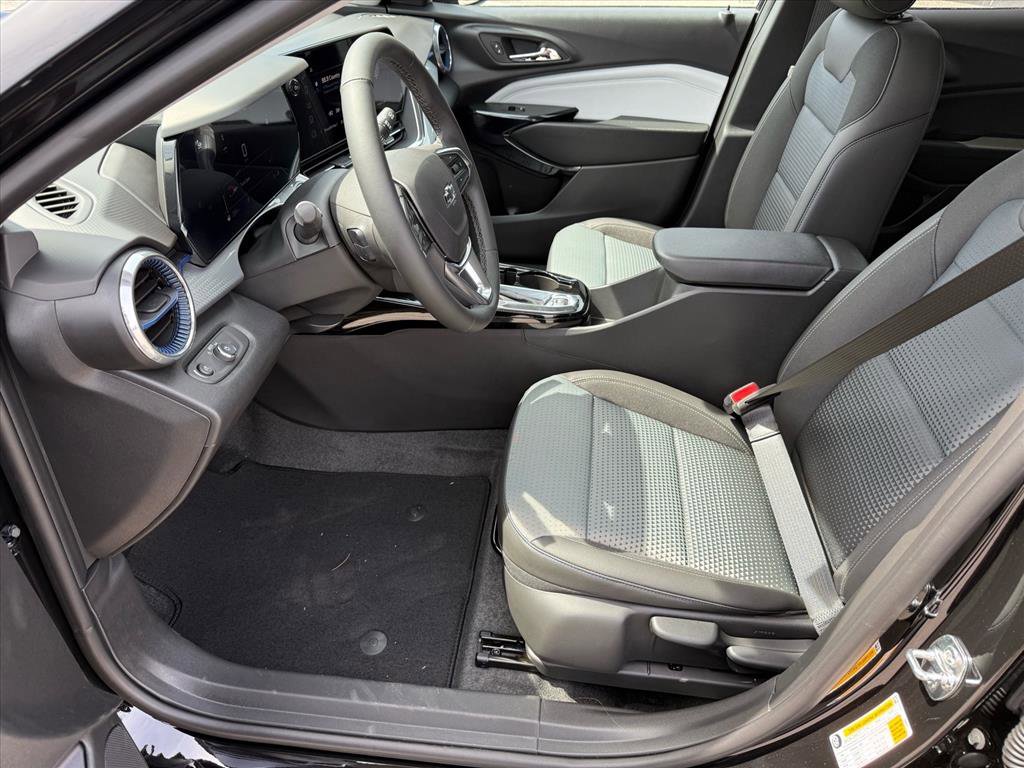 New 2026 Chevrolet Trax LT w/ Driver Confidence Package FWD image 5