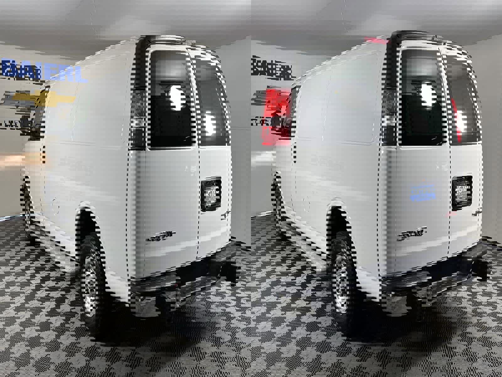 Used 2024 GMC Savana 2500 w/ Driver Convenience Package image 3