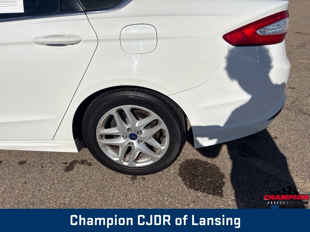 Used 2015 Ford Fusion SE FWD image 29