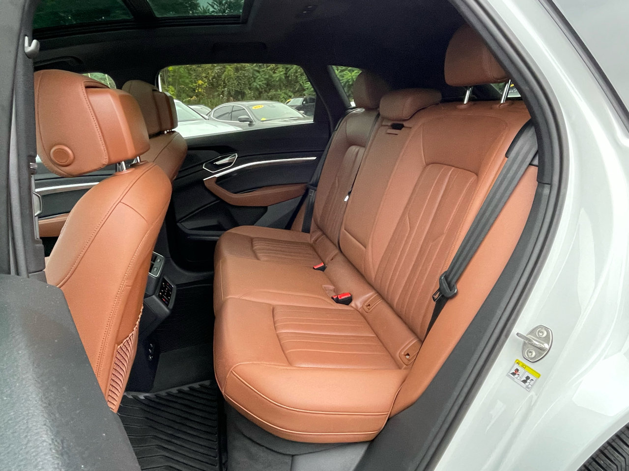 Used 2023 Audi e-tron Premium Plus w/ Premium Plus Package image 19