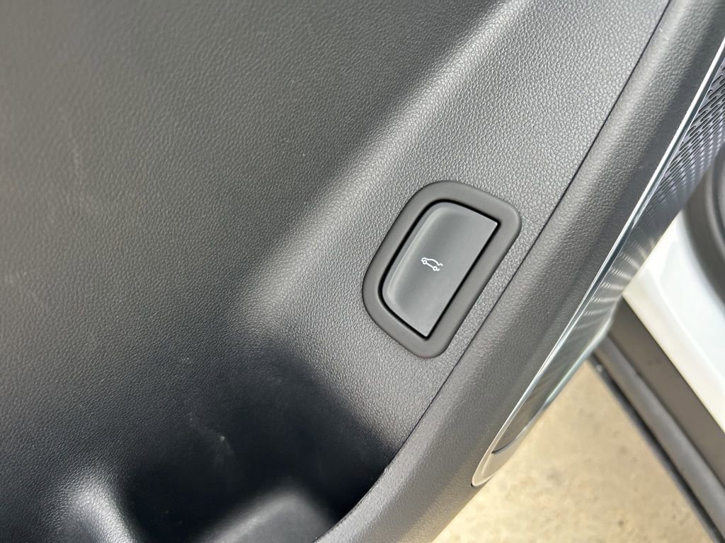 Used 2025 GMC Acadia Elevation image 18