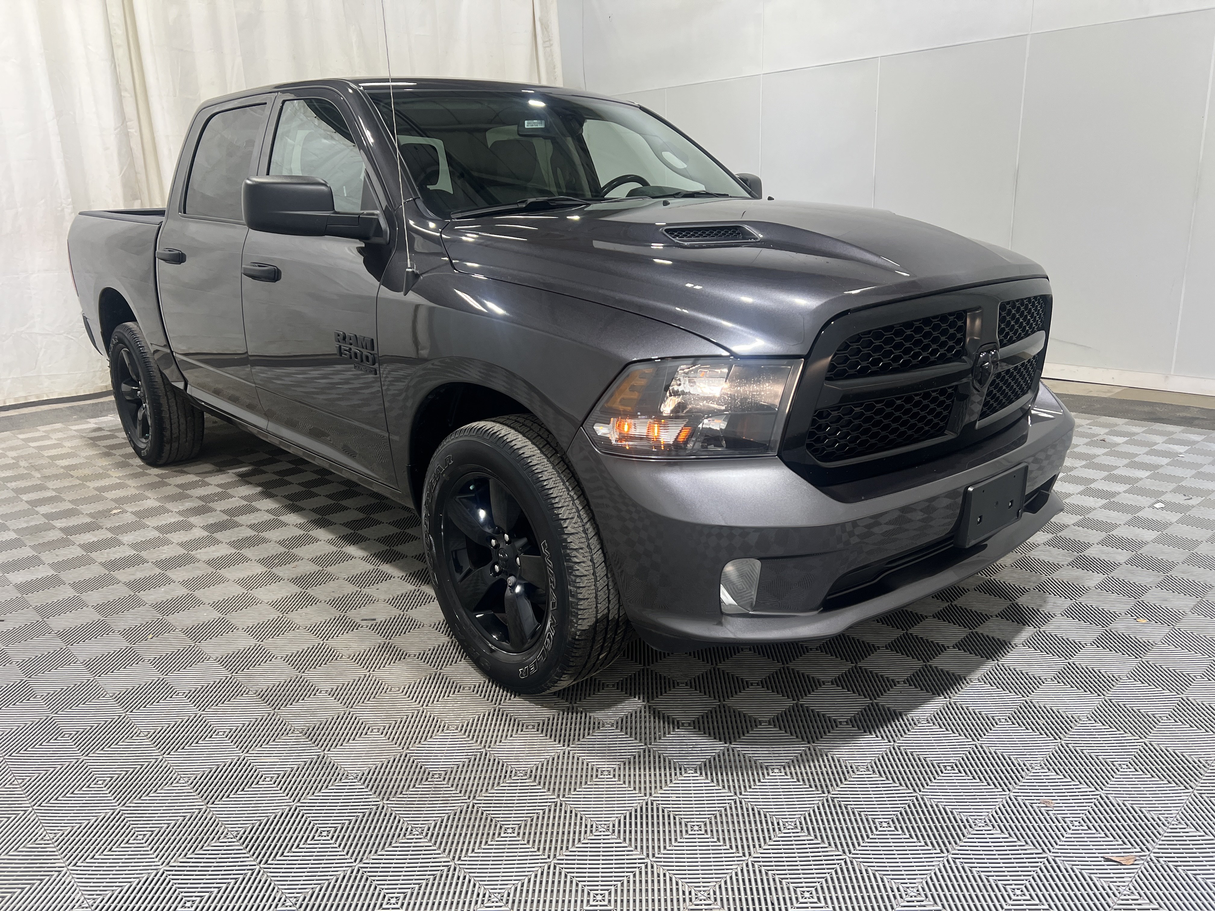 Used 2023 RAM 1500 Express w/ Wheel & Sound Group AWD/4WD image 4