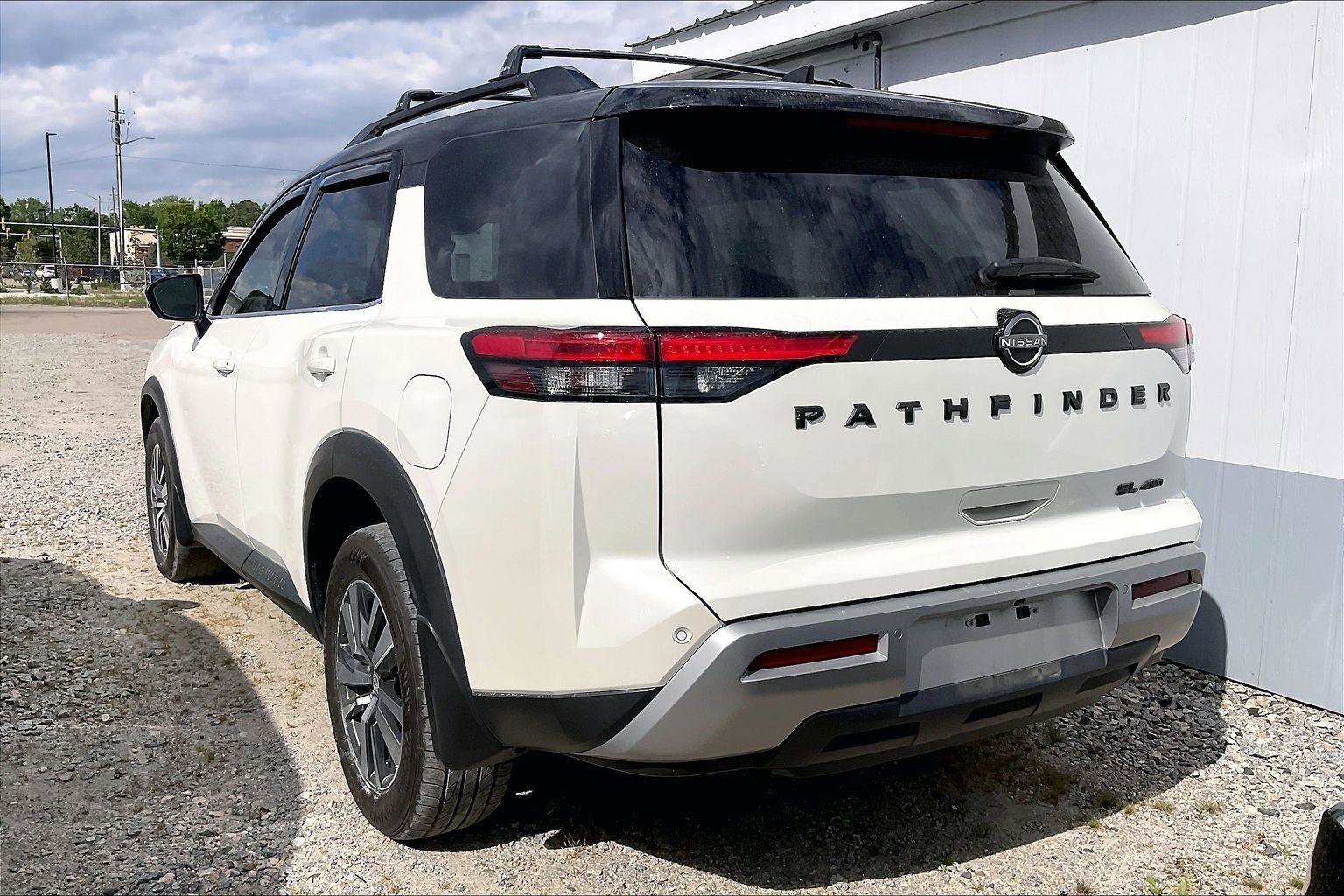 Certified 2024 Nissan Pathfinder SL image 4