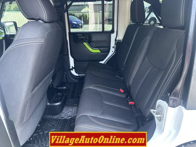 Used 2016 Jeep Wrangler Unlimited Sahara w/ Connectivity Group AWD/4WD image 27