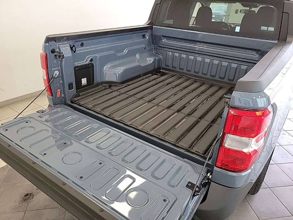 Used 2025 Ford Maverick XLT image 14