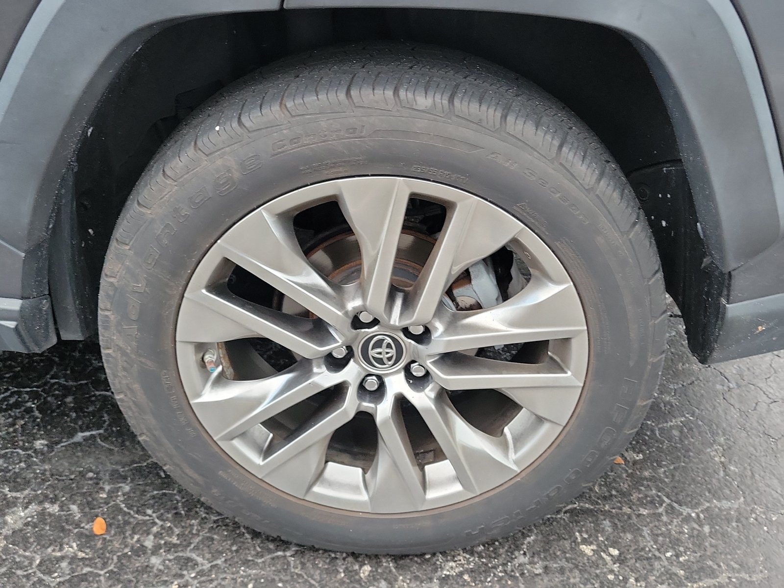 Used 2019 Toyota RAV4 XLE Premium FWD image 9
