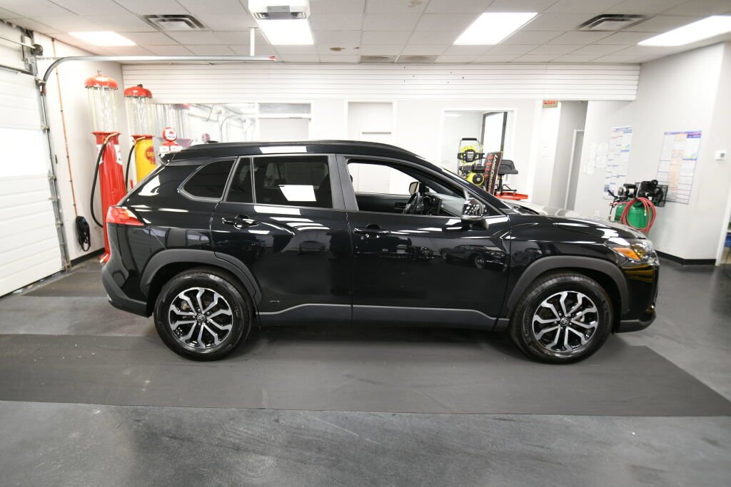 Used 2023 Toyota Corolla Cross AWD Hybrid image 8