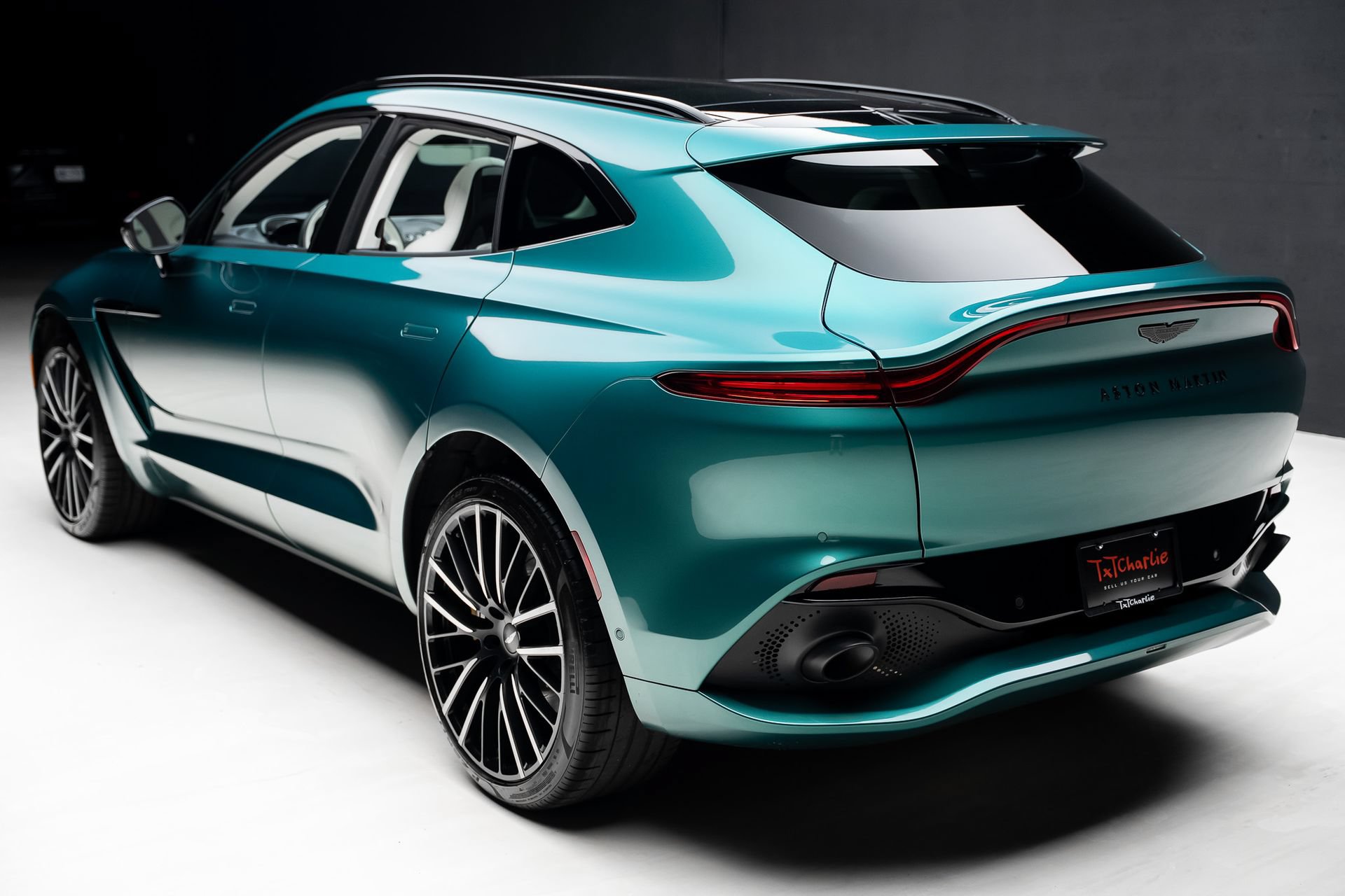 Used 2023 Aston Martin DBX AWD/4WD image 23