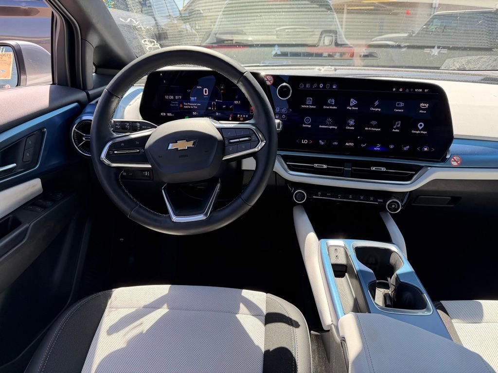 Used 2025 Chevrolet Equinox EV LT w/ Convenience Package image 11