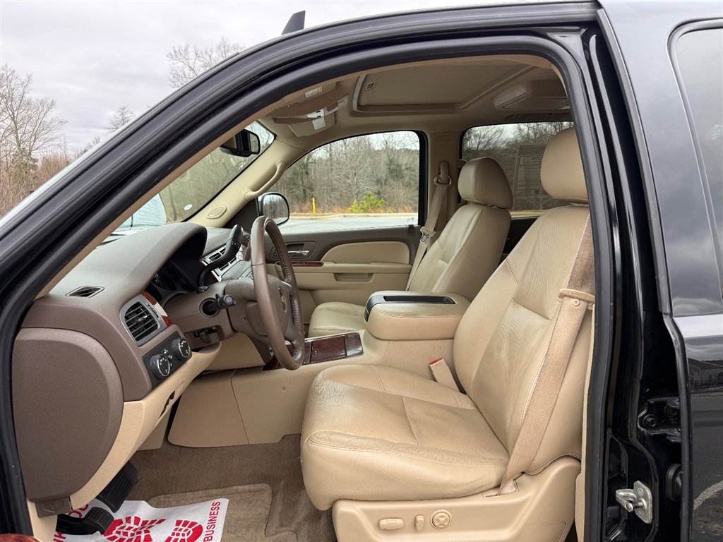 Used 2011 Chevrolet Suburban LTZ image 15