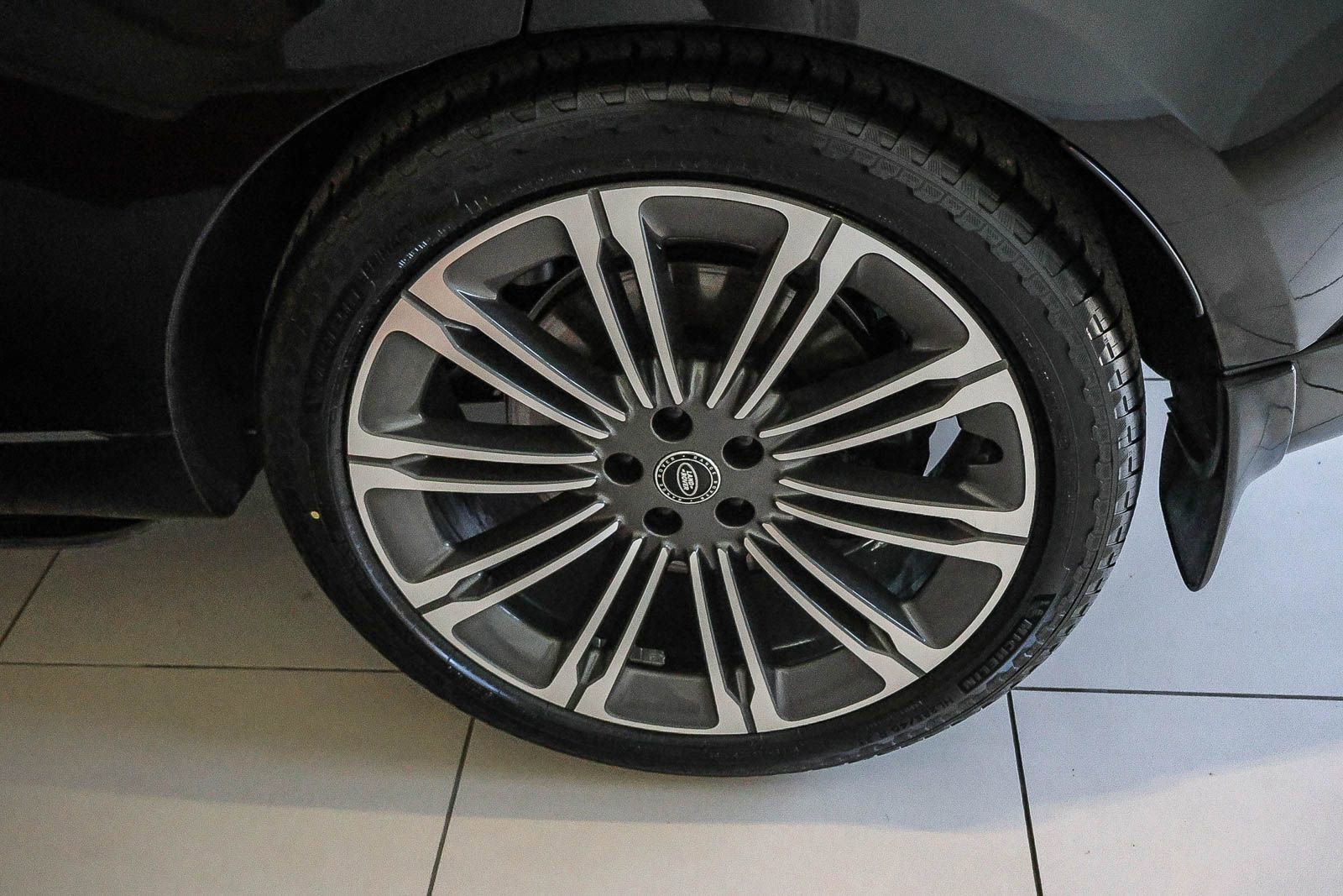 Used 2024 Land Rover Range Rover SV image 6