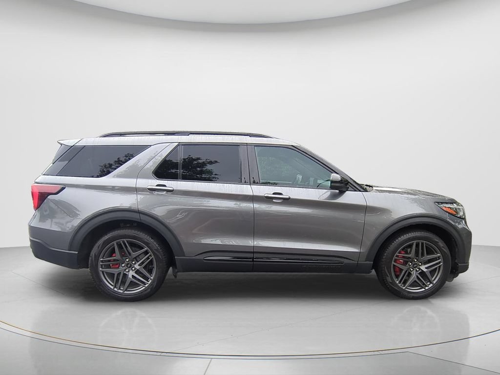 Used 2025 Ford Explorer ST RWD image 4
