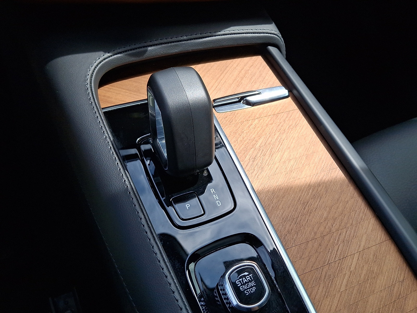 Certified 2024 Volvo XC90 B6 Plus AWD/4WD image 16