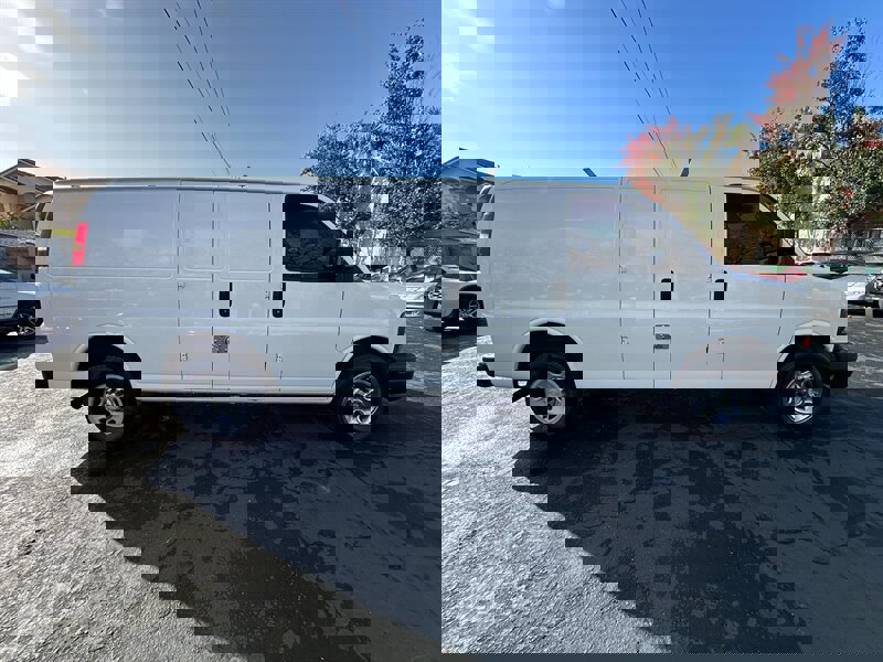 Used 2012 Chevrolet Express 2500 Extended image 4