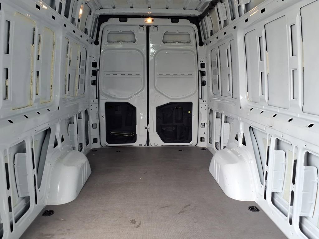 Used 2023 Mercedes-Benz Sprinter 2500 image 14