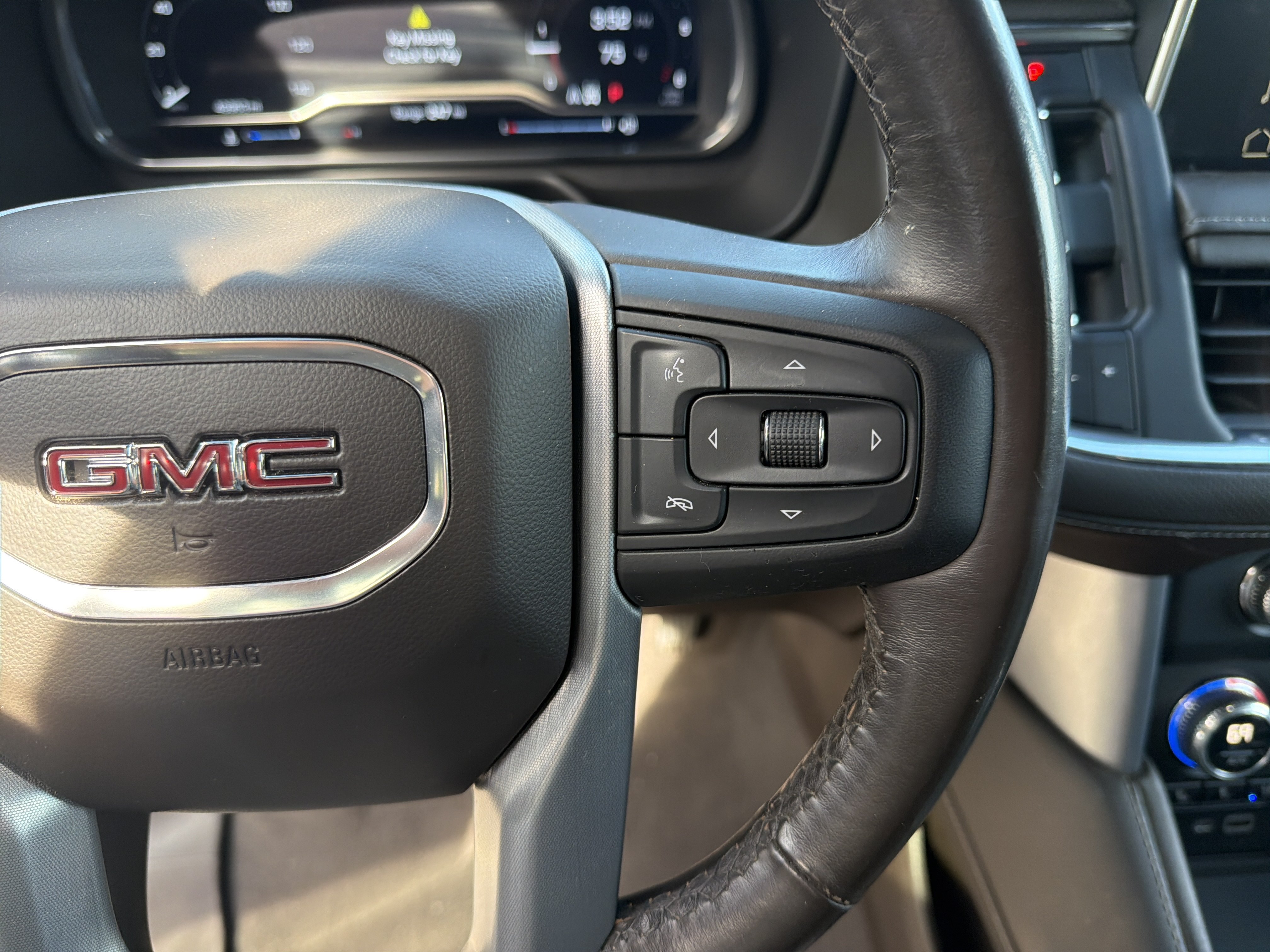 Used 2023 GMC Yukon SLT AWD/4WD image 19