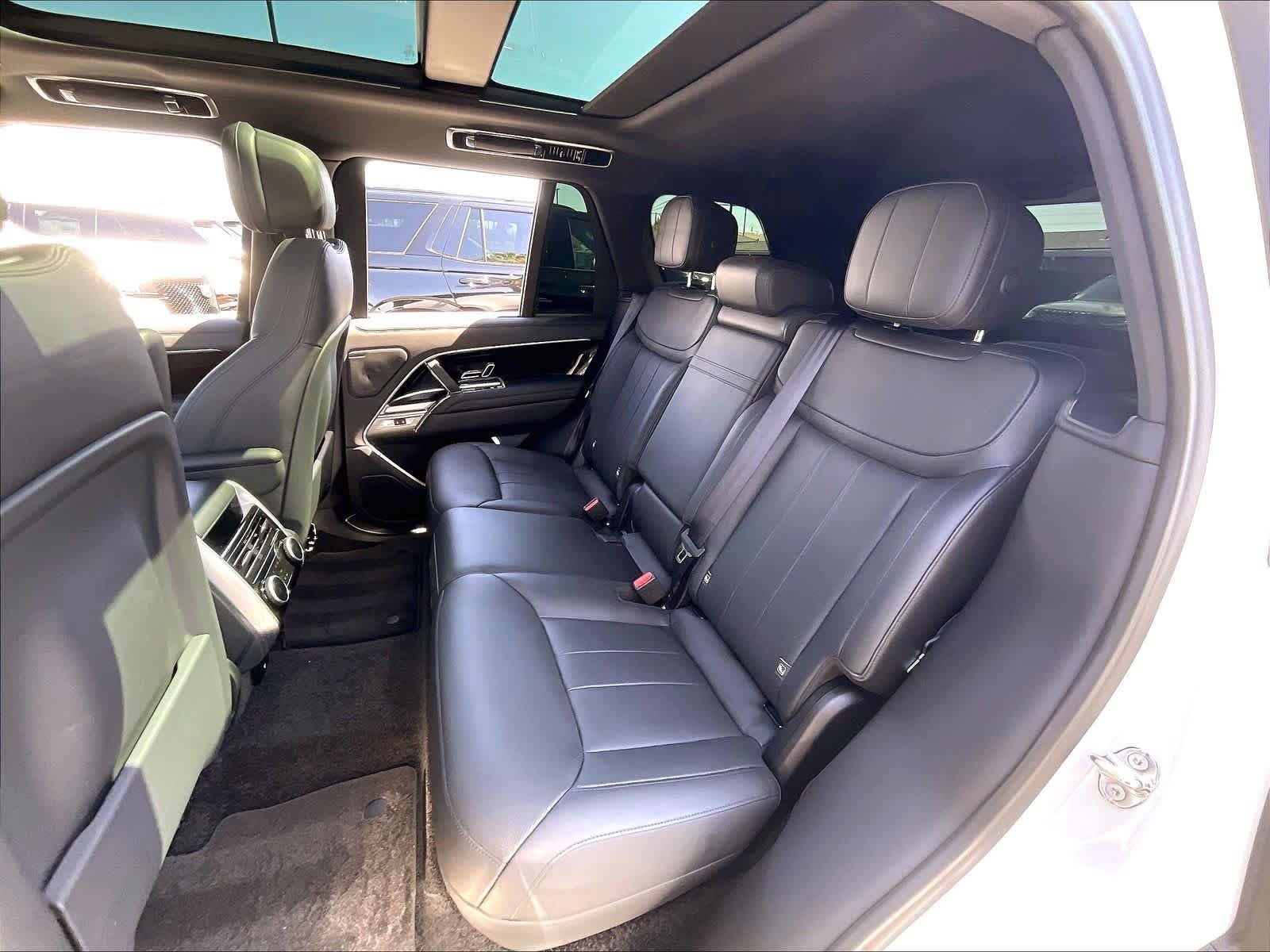 Used 2025 Land Rover Range Rover SE AWD/4WD image 29