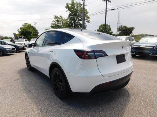 Used 2023 Tesla Model Y Long Range AWD/4WD image 6