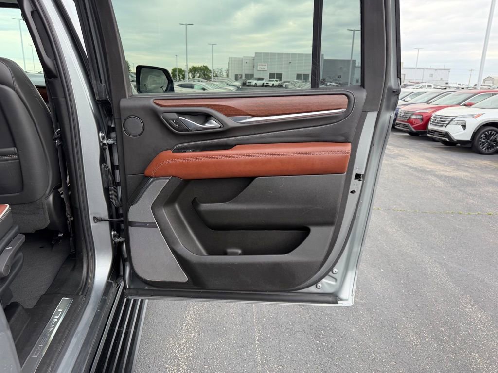 Used 2023 GMC Yukon XL Denali Ultimate image 25